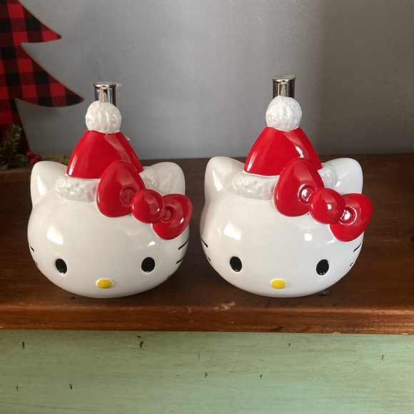 NWT- 1- Beautiful HELLO KITTY- Christmas Holiday Soap Dispenser - Picture 13 of 14